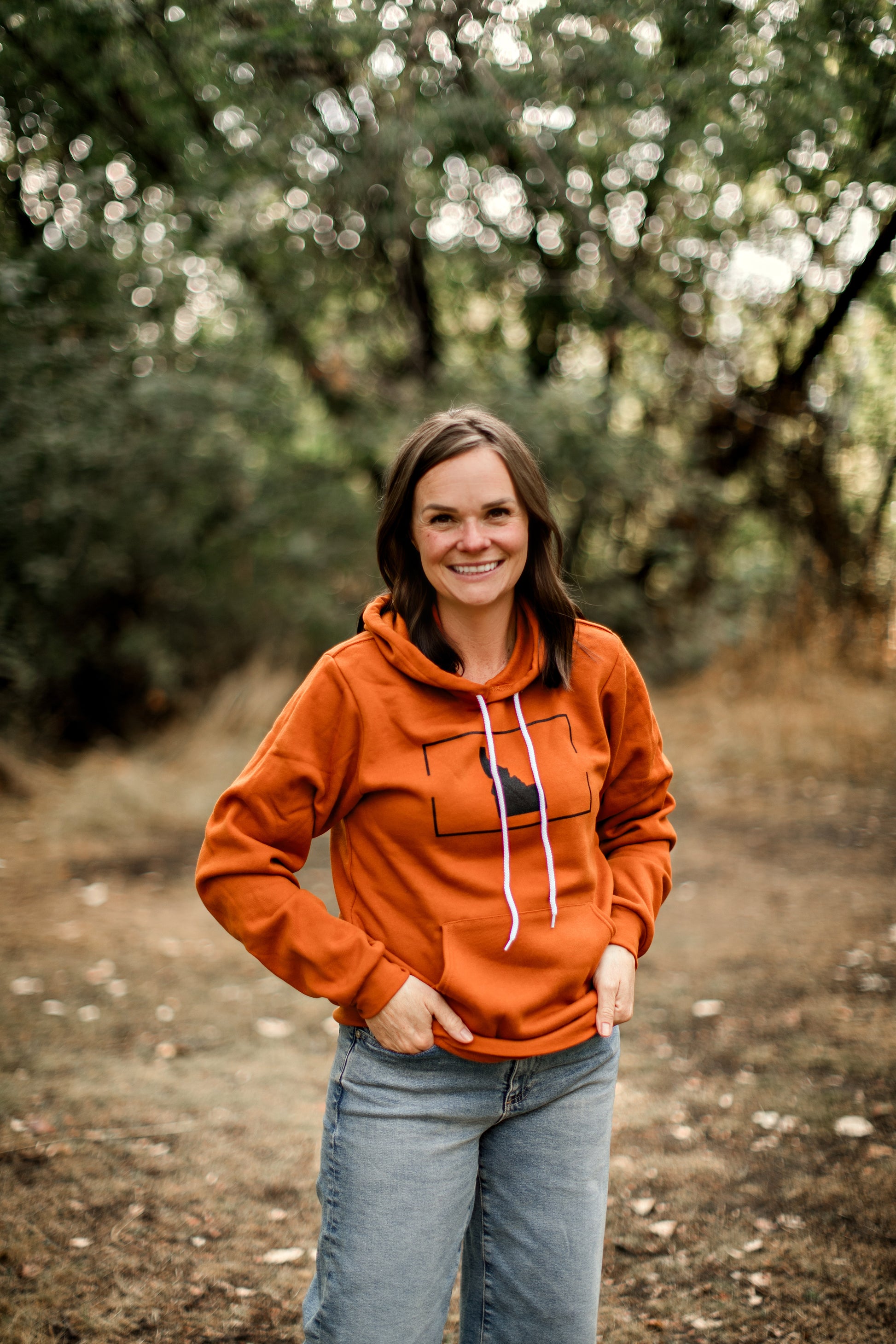 An Idaho mama wearing an Autumn color Idaho sweatshirt. This Idaho sweatshirt is designed by TatorJo, an Idaho Clothing Company